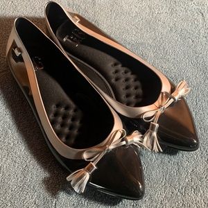 T&G Plastic jelly flats black 10